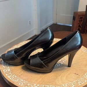 Nine West JENTLEY  Peep-Toe Gunmetal Gray Patent Leather  Heels